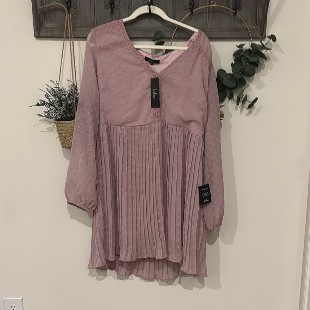 Lulu's Blush Lace V-Neck Top
